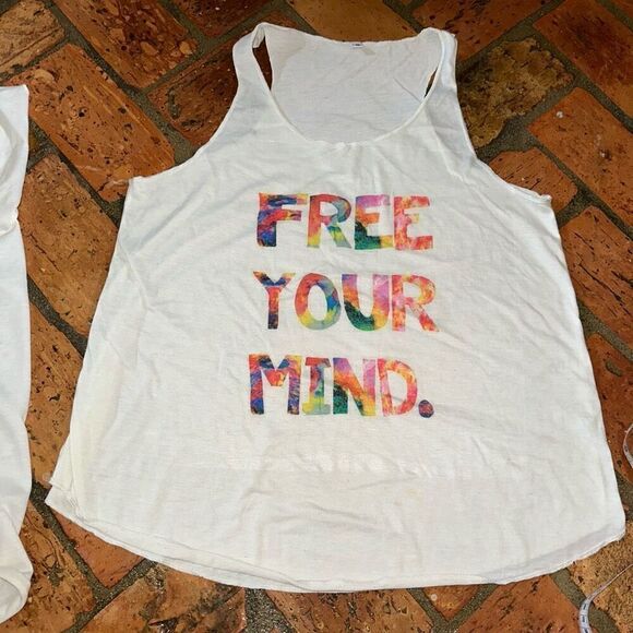 Free Your Mind Pineapple Tank - Picture 3 of 7